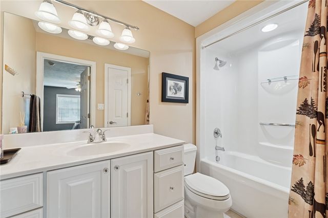 1371 Hemlock Dr, North Huntingdon, PA 15642