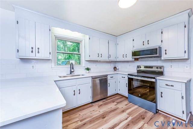720 Dove Path Ln, Chester, VA 23834