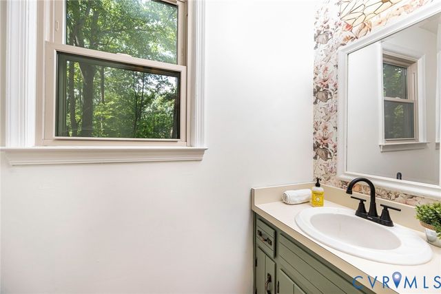 720 Dove Path Ln, Chester, VA 23834