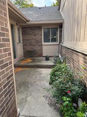 35572 Heritage Lane, Farmington, MI 48335