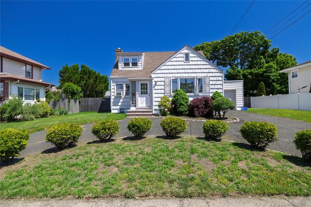 24 W Windsor Parkway, Oceanside, NY 11572