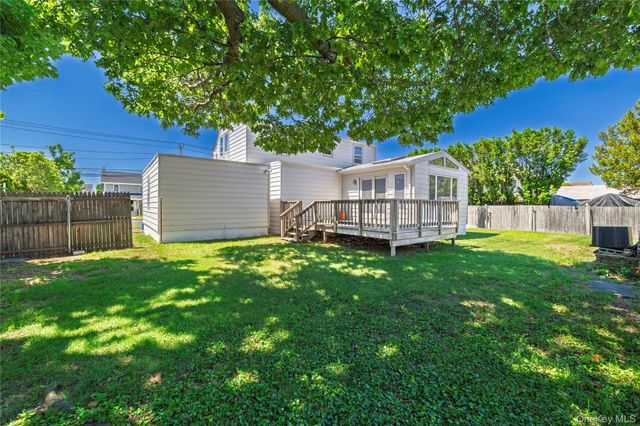 24 W Windsor Parkway, Oceanside, NY 11572