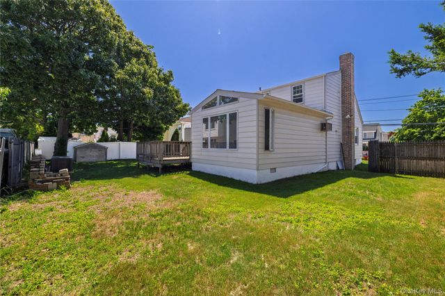 24 W Windsor Parkway, Oceanside, NY 11572