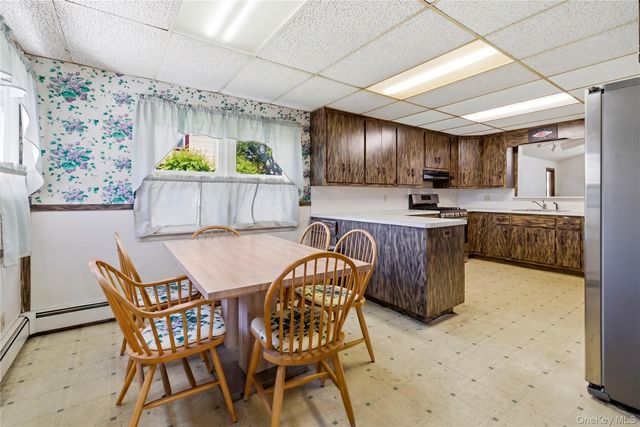 24 W Windsor Parkway, Oceanside, NY 11572