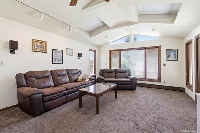24 W Windsor Parkway, Oceanside, NY 11572