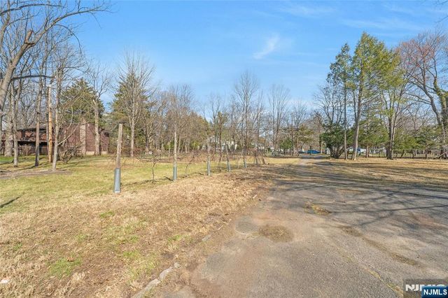 510 W Saddle River Road, Ridgewood, NJ 07450