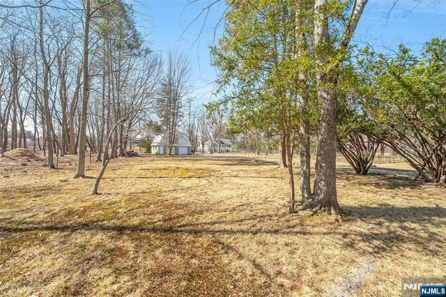 510 W Saddle River Road, Ridgewood, NJ 07450