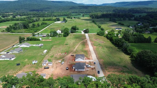 13 Hamby Dr, Pelham, TN 37366