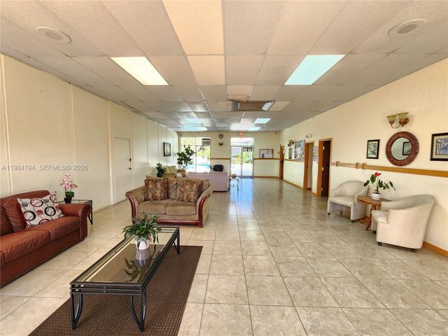 4304 NW 9th Ave 1-2C, Deerfield Beach, FL 33064