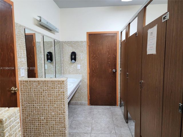 4304 NW 9th Ave 1-2C, Deerfield Beach, FL 33064