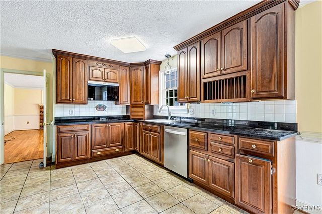14383 Country Club Dr, Ashland, VA 23005