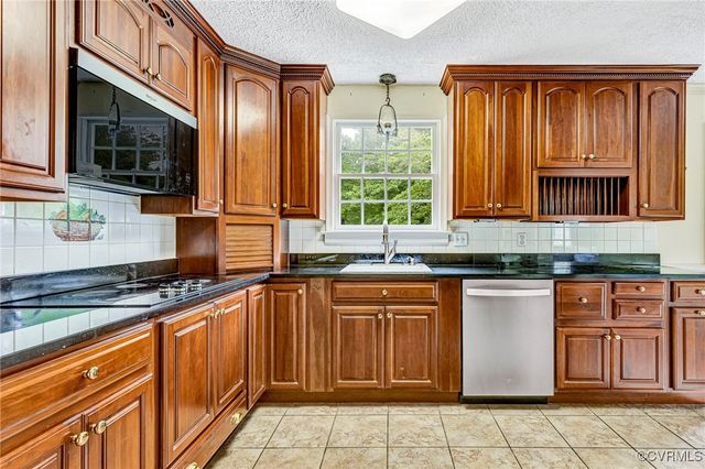 14383 Country Club Dr, Ashland, VA 23005