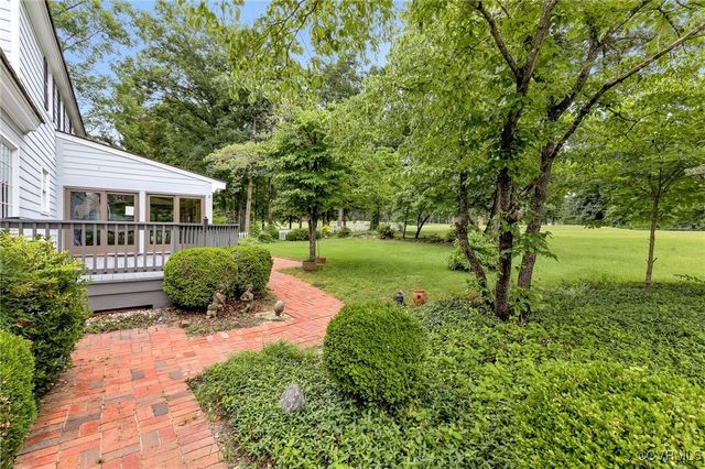 14383 Country Club Dr, Ashland, VA 23005
