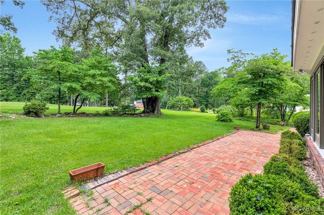 14383 Country Club Dr, Ashland, VA 23005