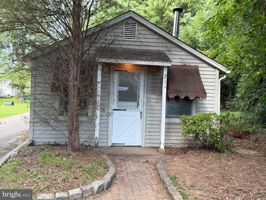 211 PERKIOMEN AVE #, PHOENIXVILLE, PA 19460 — exterior