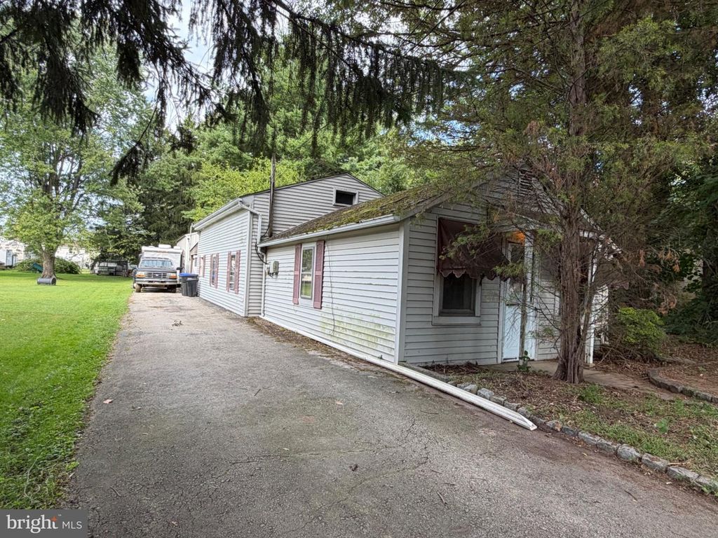211 PERKIOMEN AVE #, PHOENIXVILLE, PA 19460 — photo 2