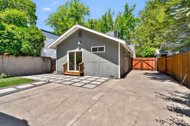 1756 Vallejo Way, Sacramento, CA 95818