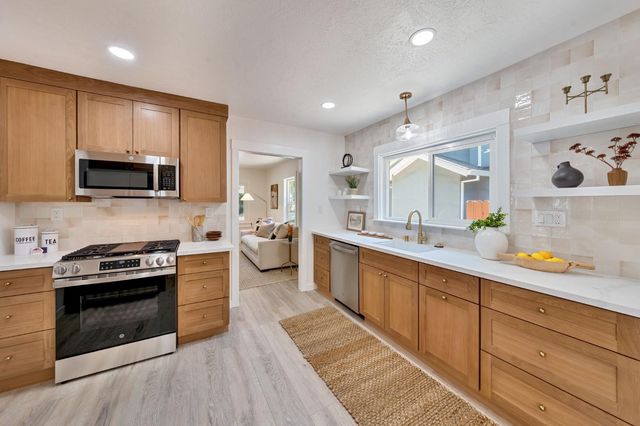 1756 Vallejo Way, Sacramento, CA 95818