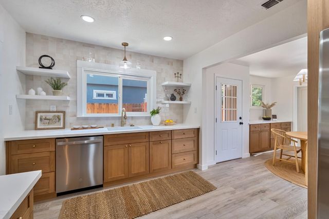 1756 Vallejo Way, Sacramento, CA 95818