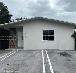 2535 NW 9th St 2537, Miami, FL 33125