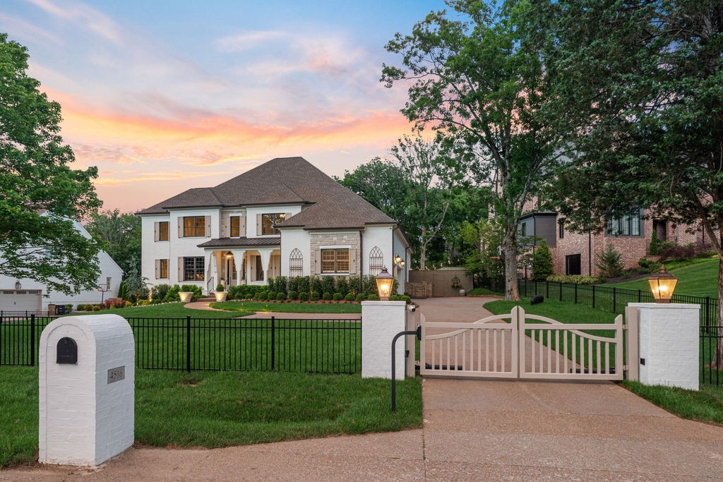 4516 Shys Hill Rd, Nashville, TN 37215