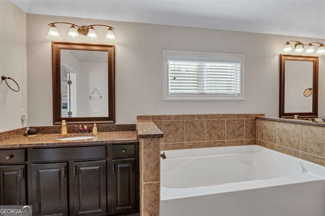 1854 Heatherbrooke Court NW, Acworth, GA 30101