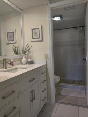 300 E Club Cir 108, Boca Raton, FL 33487