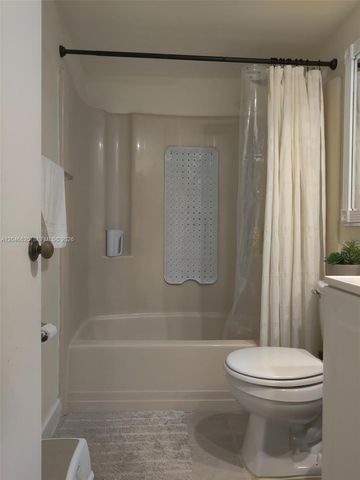 300 E Club Cir 108, Boca Raton, FL 33487