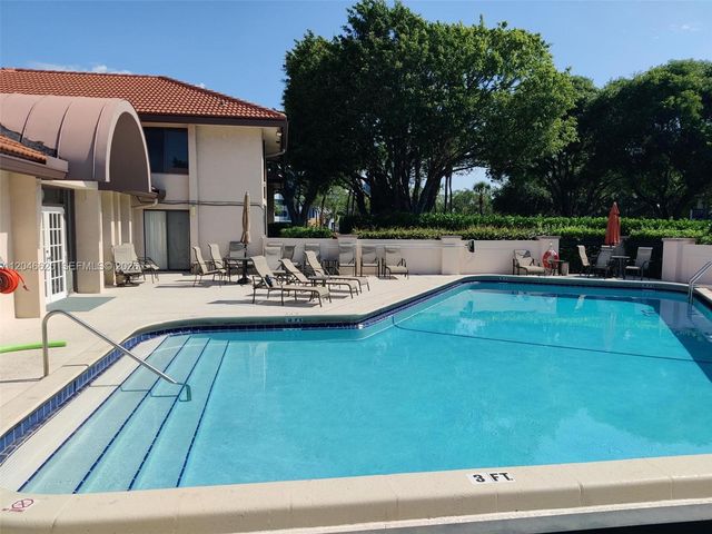 300 E Club Cir 108, Boca Raton, FL 33487