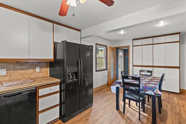 2172 S 98th STREET, West Allis, WI 53227