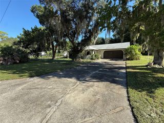 11813 OCKLAWAHA DRIVE, Leesburg, FL 34788