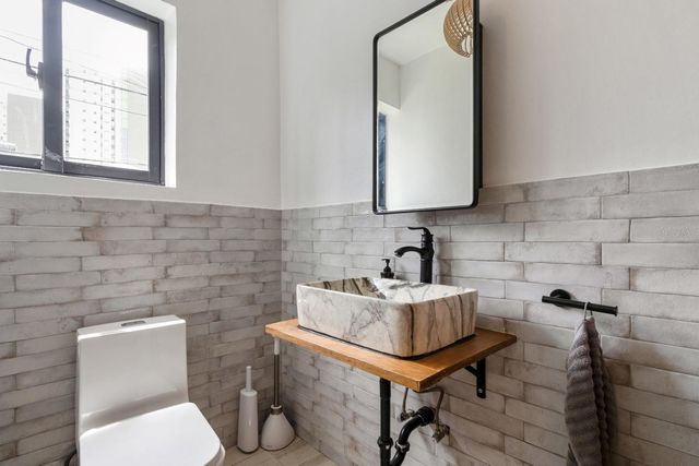 106 TRES HERMANOS, San Juan, PR 00907