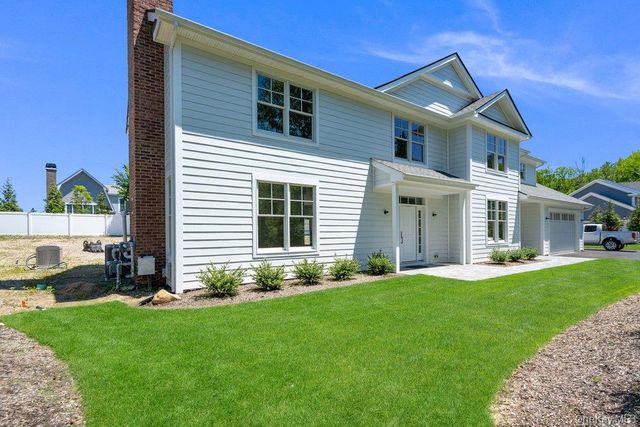 44 Plainview Road, Woodbury, NY 11797