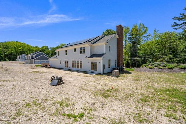 44 Plainview Road, Woodbury, NY 11797