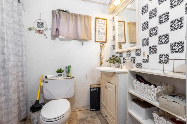 518 Monterey Street, Bakersfield, CA 93305