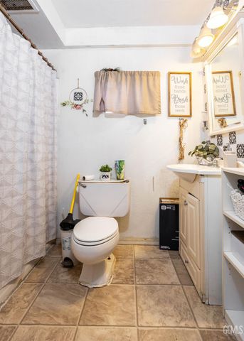 518 Monterey Street, Bakersfield, CA 93305