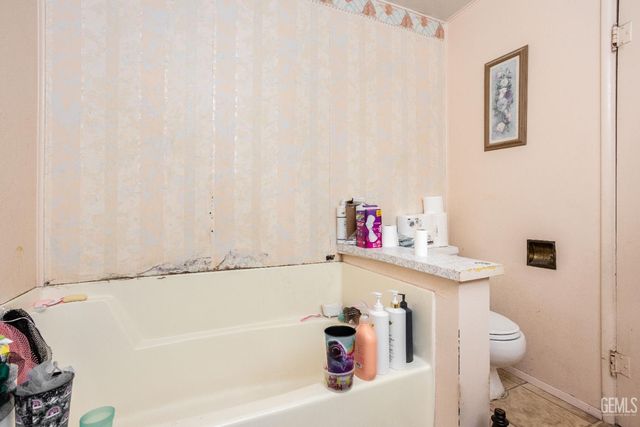 518 Monterey Street, Bakersfield, CA 93305