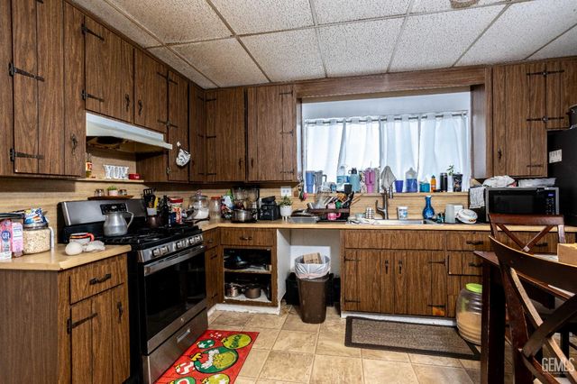 518 Monterey Street, Bakersfield, CA 93305