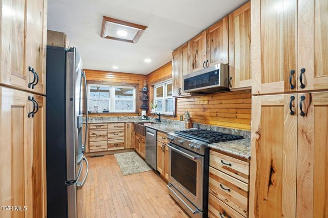 1670 Cutter Creek Creek, Clintwood, VA 24228