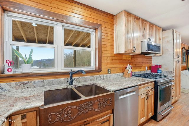 1670 Cutter Creek Creek, Clintwood, VA 24228