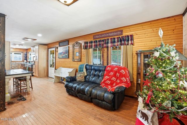 1670 Cutter Creek Creek, Clintwood, VA 24228