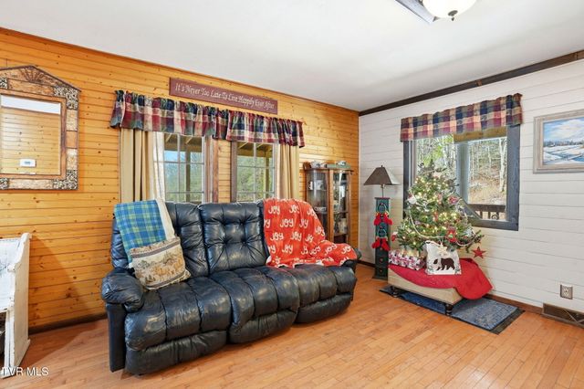 1670 Cutter Creek Creek, Clintwood, VA 24228