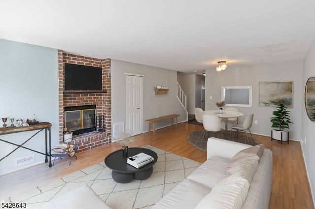 2 Daniel Dr, Franklin Twp., NJ 08823