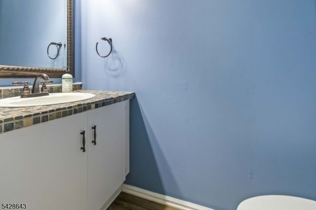 2 Daniel Dr, Franklin Twp., NJ 08823