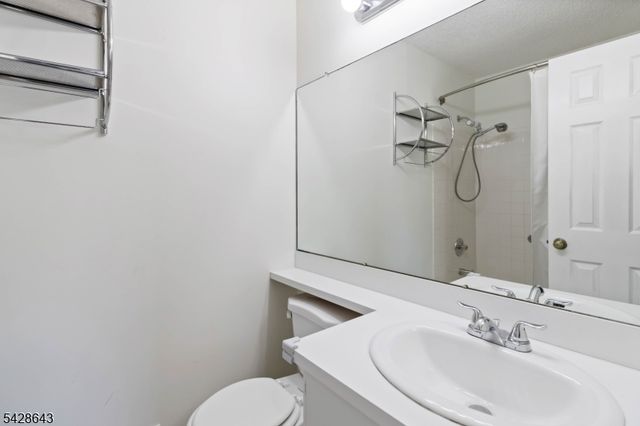 2 Daniel Dr, Franklin Twp., NJ 08823