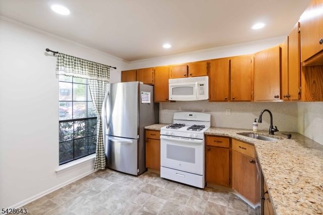 2 Daniel Dr, Franklin Twp., NJ 08823