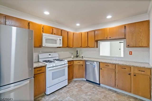 2 Daniel Dr, Franklin Twp., NJ 08823