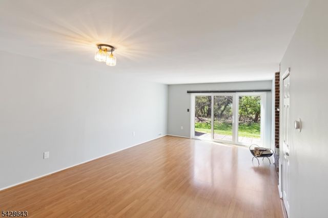 2 Daniel Dr, Franklin Twp., NJ 08823