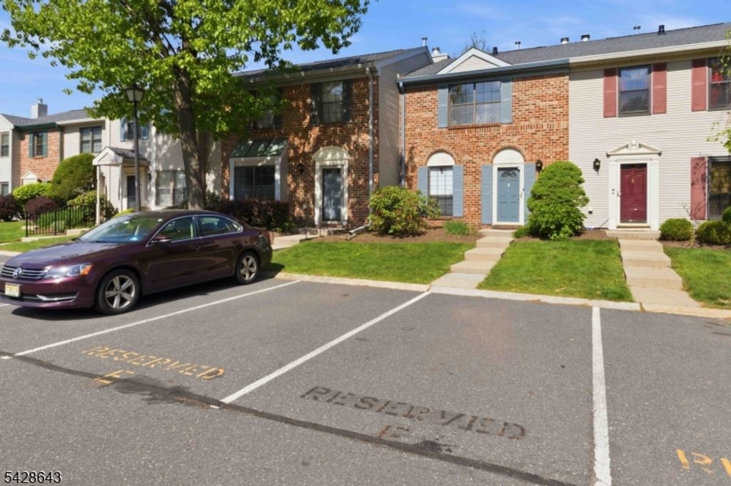 2 Daniel Dr, Franklin Twp., NJ 08823