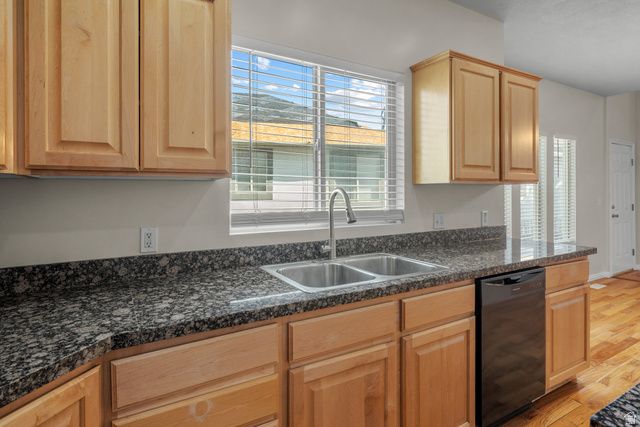 909 E ROSEBUD CT, Draper, UT 84020